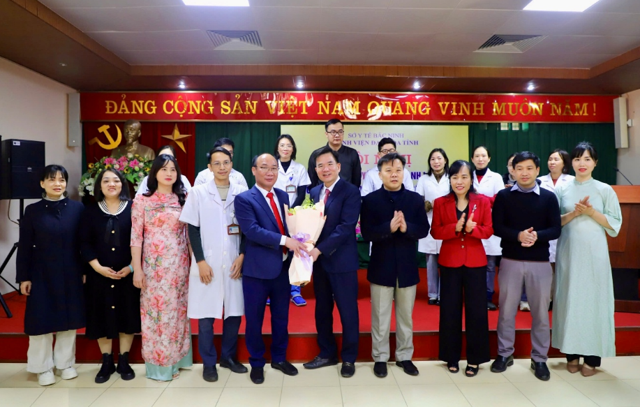 Tặng hoa chúc mừng